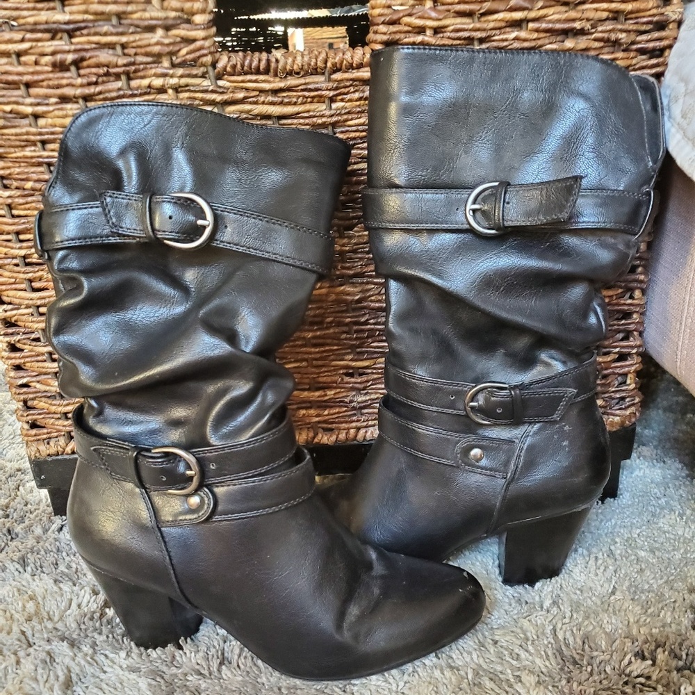 Black heeled boots size 8